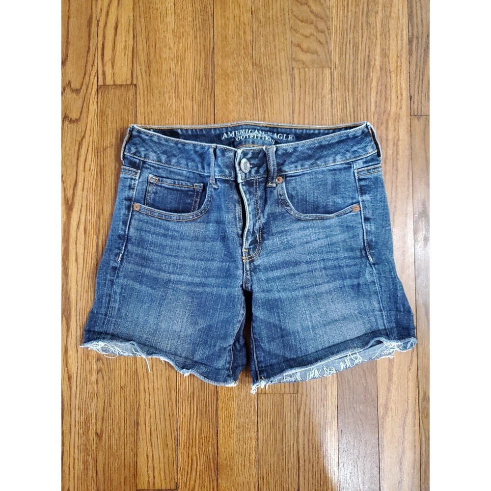 American Eagle AEO womens Sz 6 dark wash Super stretch Cut Off‎ fray hem shorts